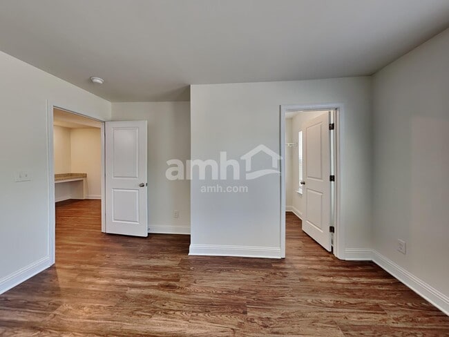 Building Photo - 510 Cash Cir