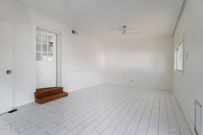 Building Photo - 1950 W Palm Ln