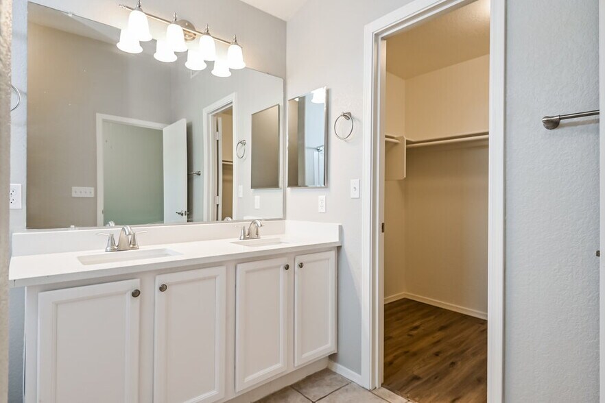 Building Photo - 10354 E Ravenswood St