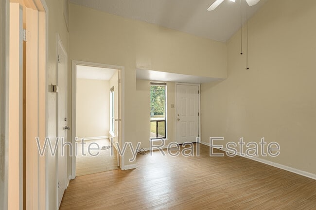 Building Photo - 76 Westwood Dr W