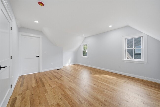 Building Photo - 16 Putnam St