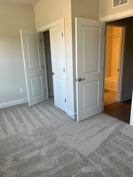 Building Photo - 3581 Carnaby St