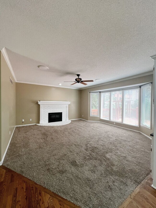 Building Photo - COMING SOON: Spacious 4-Bed Home with Fini...