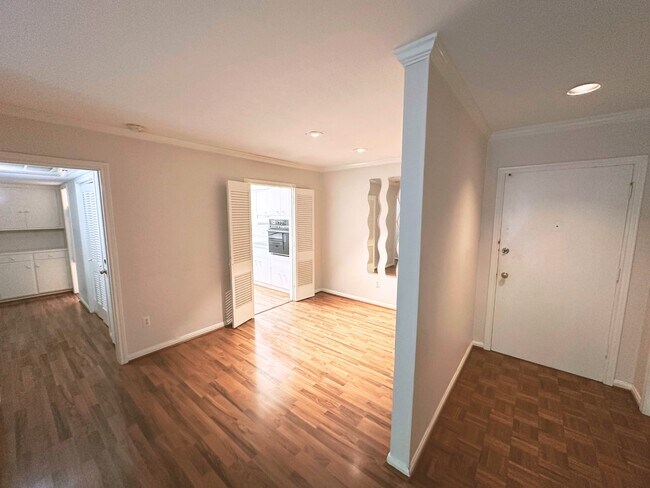 Building Photo - 2600 Bellefontaine St