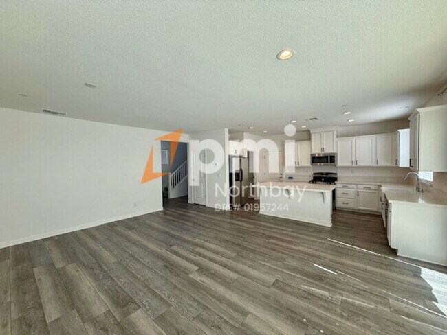 Building Photo - 707 Carnation Dr