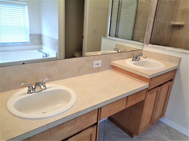 Building Photo - 3704 Lockridge Dr