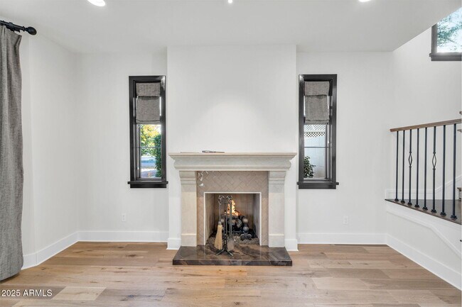 Building Photo - 4901 E Amelia Ave