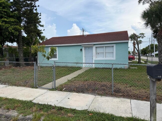 Building Photo - 442 Winters St