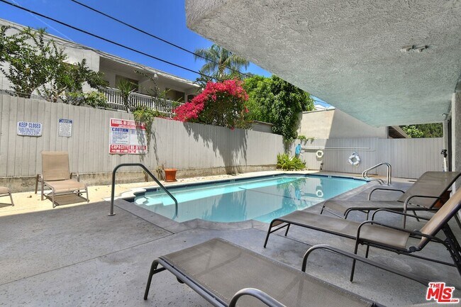 Building Photo - 4443 Ventura Canyon Ave