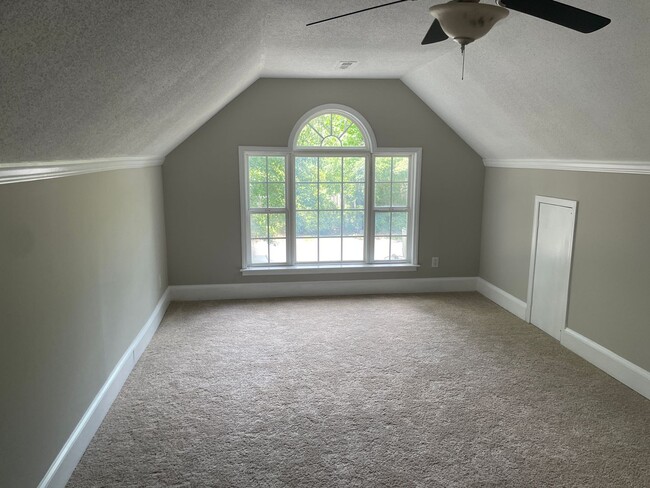 Building Photo - 4 Bed | 3 Bath Home with 1st-Floor Primary...