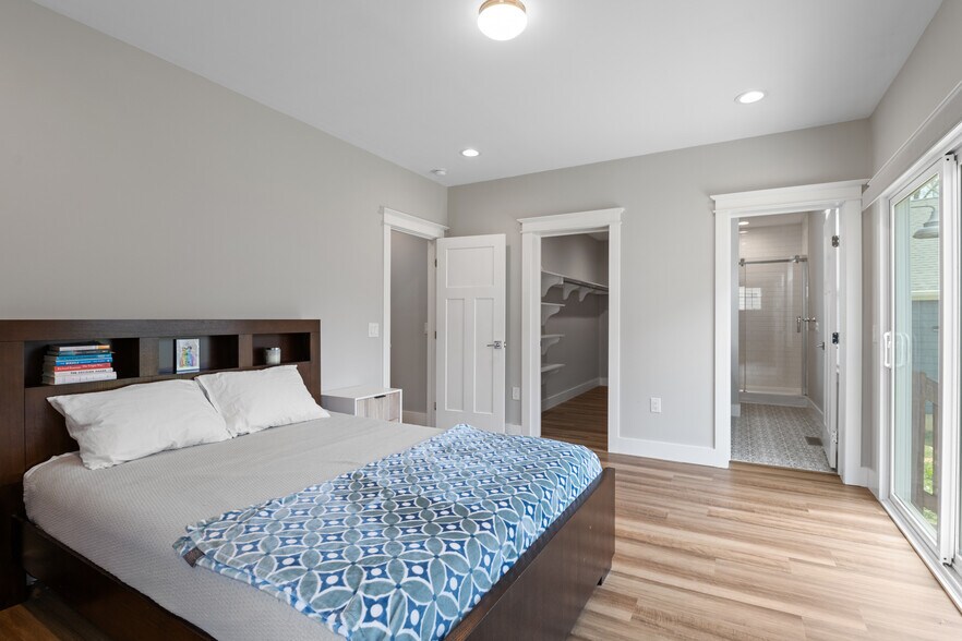 Building Photo - 1205 Seven Sisters Ln