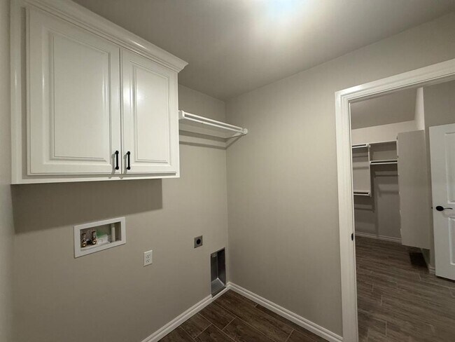 Building Photo - 8401 HazelWood Wy