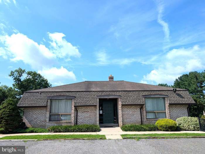 Building Photo - 822A Putnam Blvd