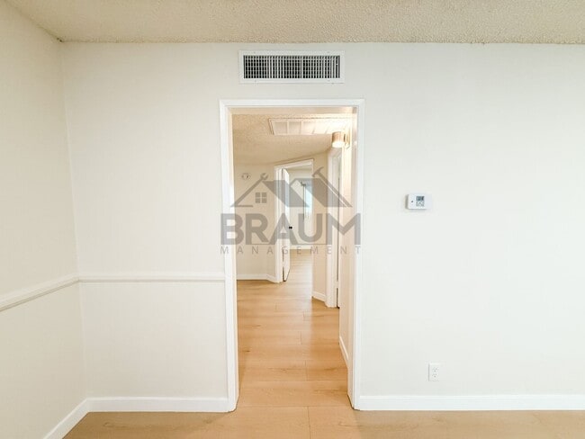 Building Photo - 11007 Hartsook St