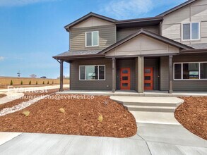 Building Photo - Stunning 3-Bedroom End-Unit Townhome with ...