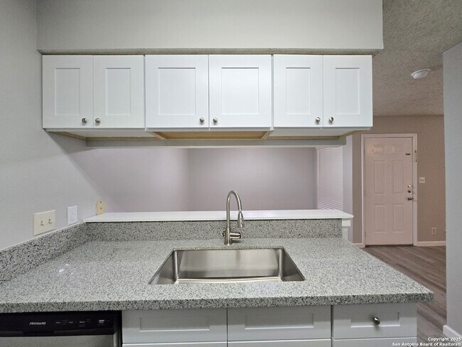 Building Photo - 5507 Roanwood