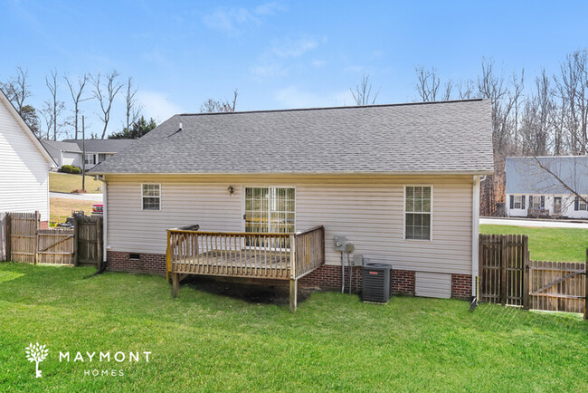 Building Photo - The Most Charming Thomasville Home!