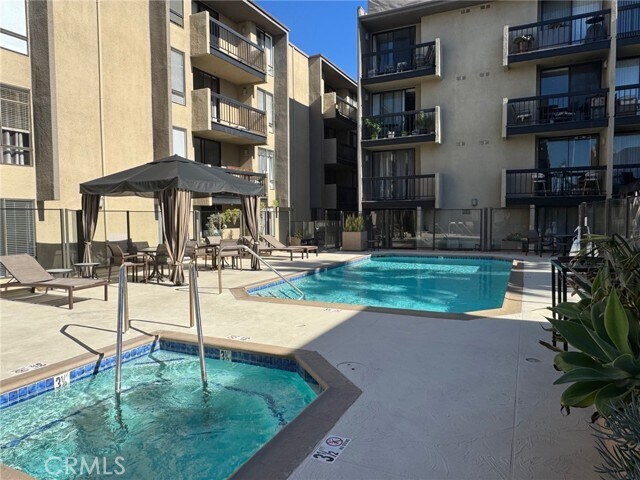 Building Photo - 7320 Hawthorn Ave