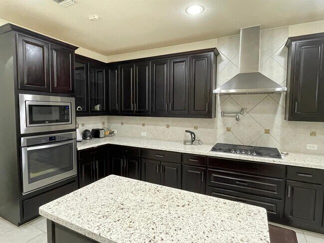 Building Photo - 3014 Paseo de Charros