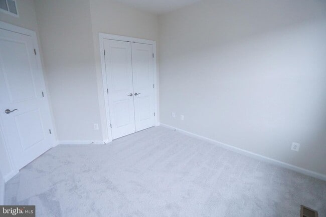 Building Photo - 45132 Kincora Dr