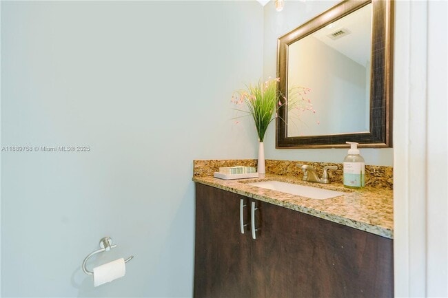 Building Photo - 200 Leslie Dr