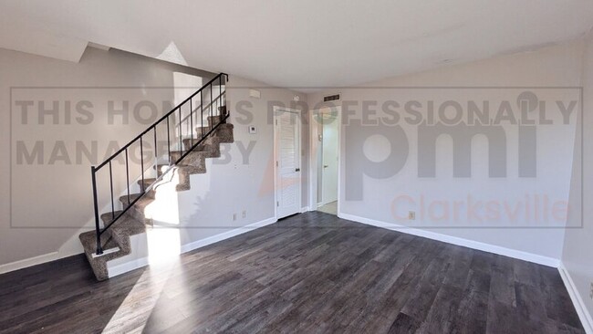 Building Photo - 1531 E Knollwood Cir