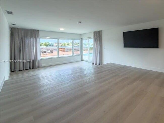 Building Photo - 1690 Daytonia Rd