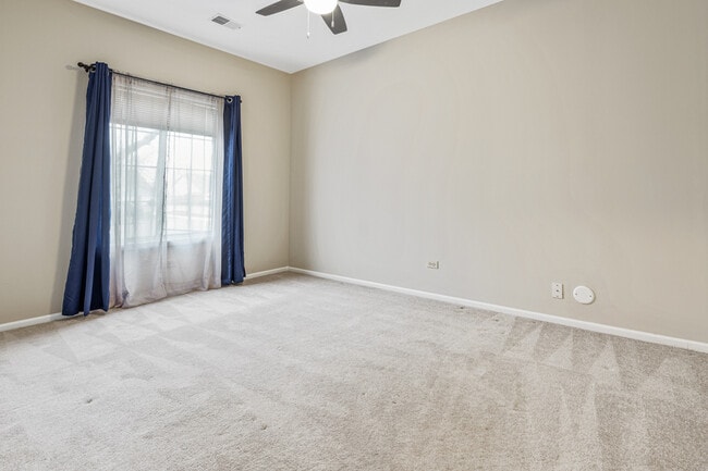 Building Photo - 1665 Commodore Ct