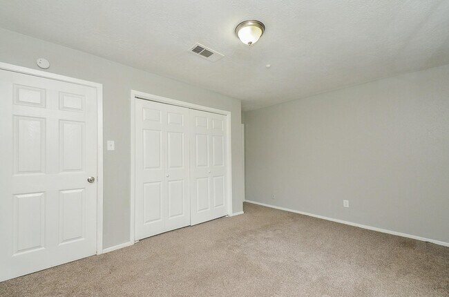 Building Photo - 4522 Donalbain Dr