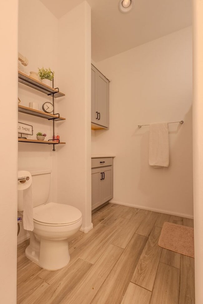 Building Photo - 3 Bedrooms, 2.5 Bathrooms