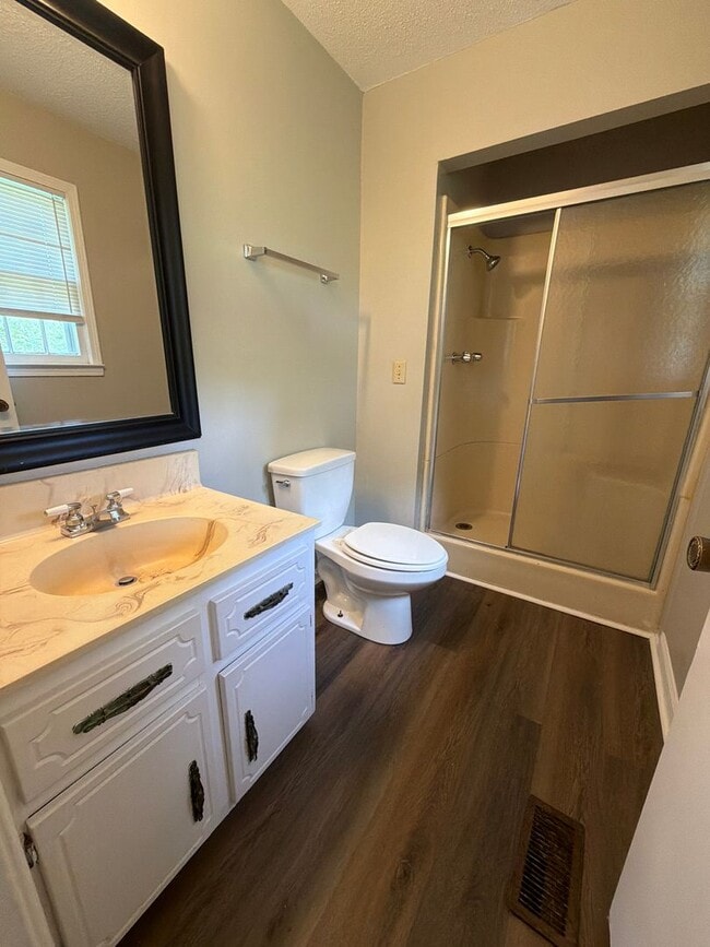 Building Photo - Available Now! Stunning Home!!