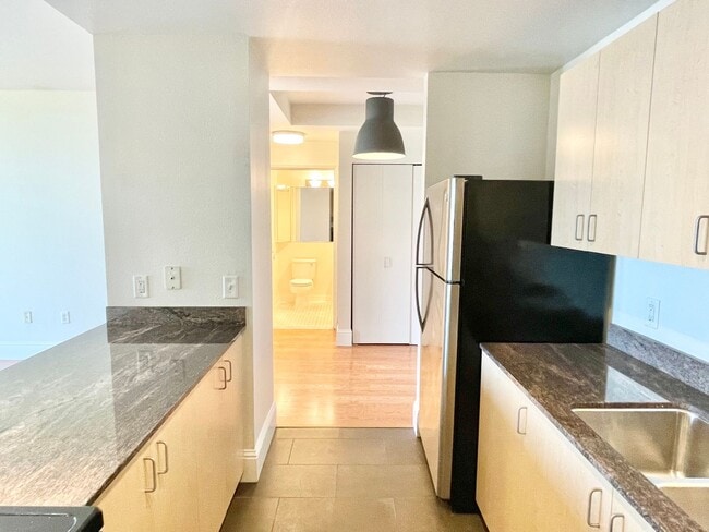 Building Photo - 2BR/2BA Remodeled Condo in the Towers! NEW...