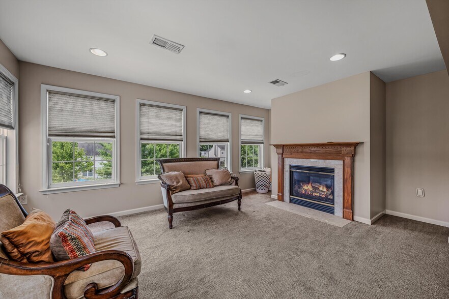 Building Photo - 288 Cirrus Way