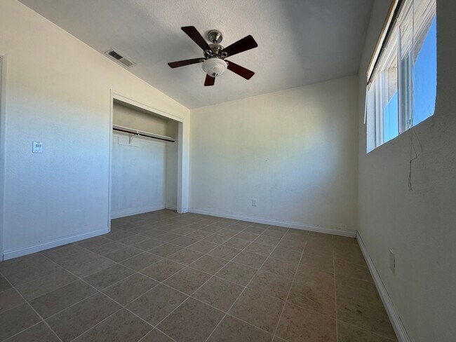 Building Photo - 3Bedroom/1.5 Bath Homeon 2.5 Acres...Rural Living At It's Best and For Only $2100 a Month