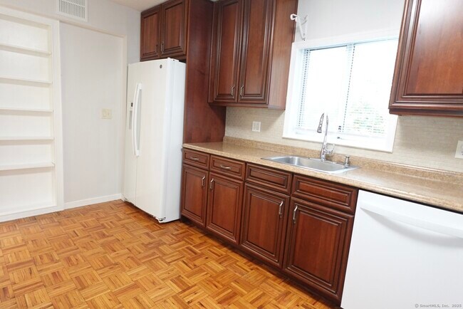 Building Photo - 17 Pepperidge Ct