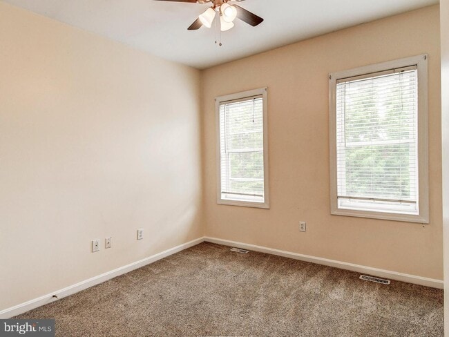 Building Photo - 915 Baylis St
