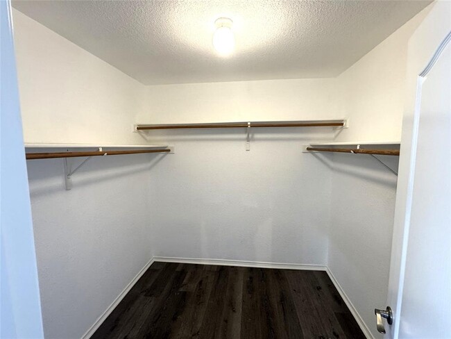 Building Photo - 5019 Cleves St