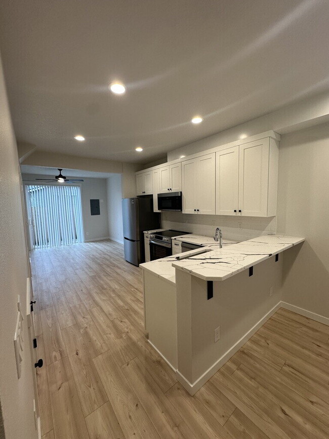 Building Photo - New 2-Bedroom Townhome