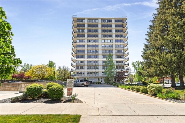 Building Photo - Stylish Imperial Plaza Condo in Prime Downtown Location