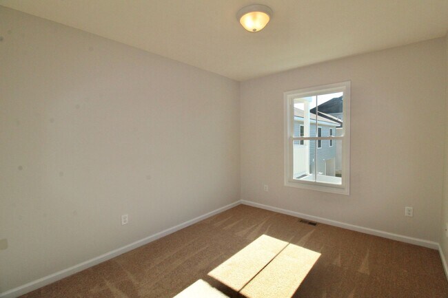 Building Photo - 3015 Locust Grv Ct