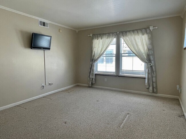 Building Photo - Clean, Classic Contemporary 3 Bedroom + 2 Bath Townhouse Style Home Near Downtown Campbell & Will...