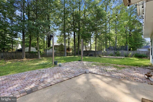 Building Photo - 10106 S Fulton Dr