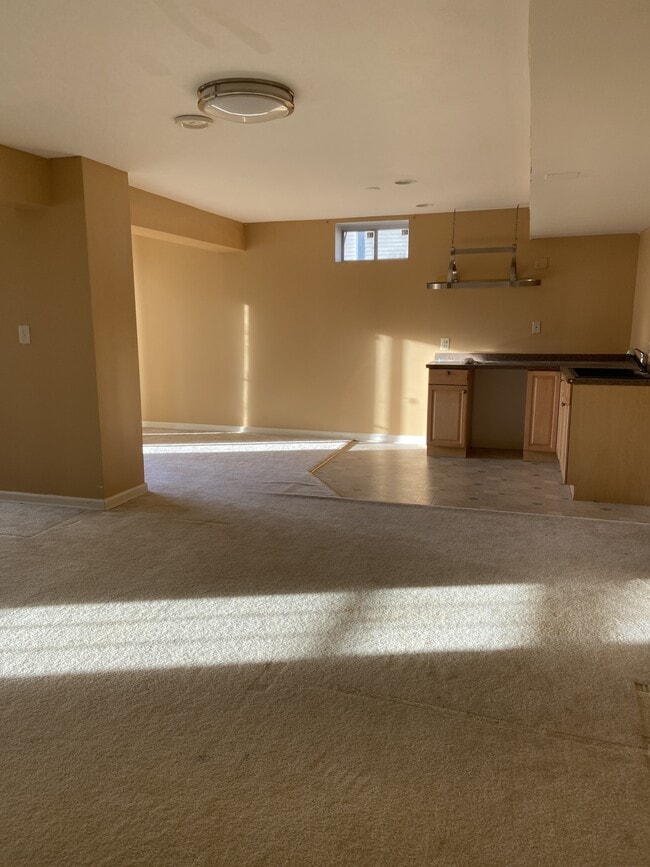 Building Photo - 305 N Old Dominion Ln