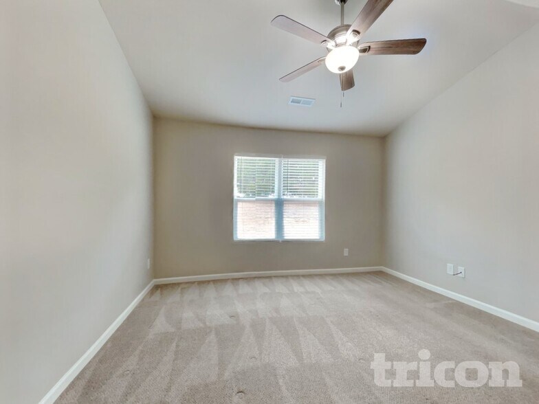 Building Photo - 129 Ridgemoore Ct
