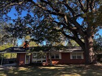 Building Photo - 2113 Hagan Dr