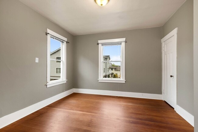 Building Photo - 2106 Dexter Ave N