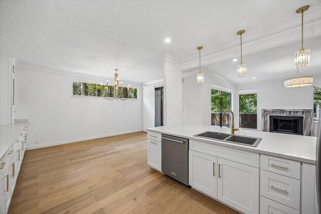 Building Photo - 201 Litchfield Ln