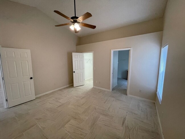 Building Photo - 3 Bedroom/2 Bathroom Single Family Home