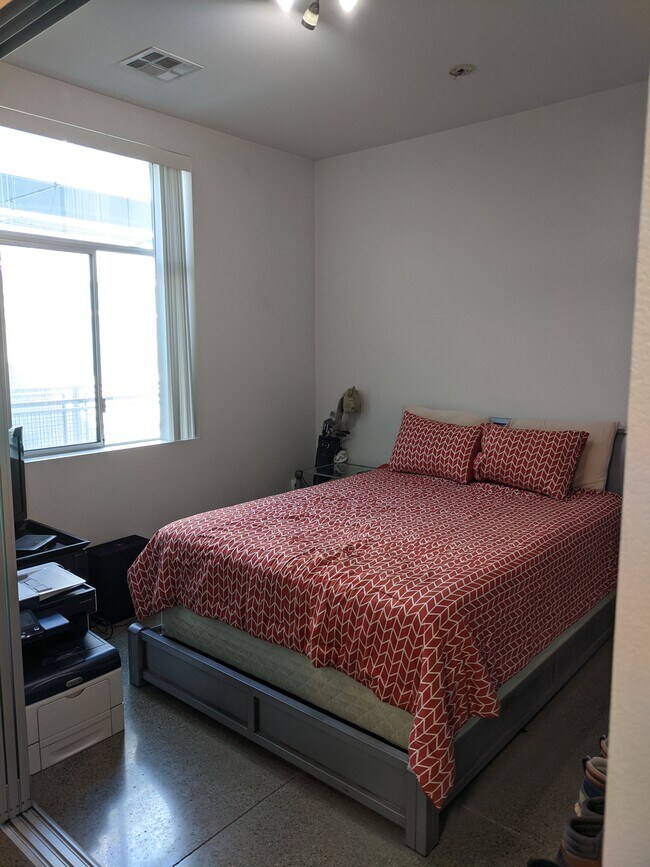 Guest bed - 435 W Center Street Promenade St