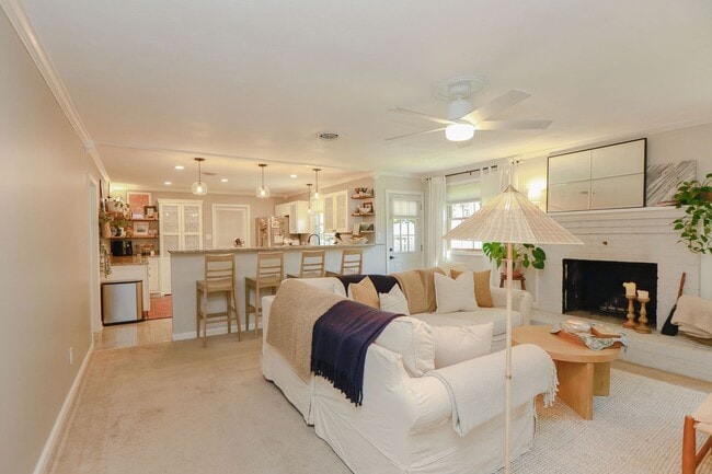 Building Photo - Charming 2BR in Historic Home – Bright, Sp...